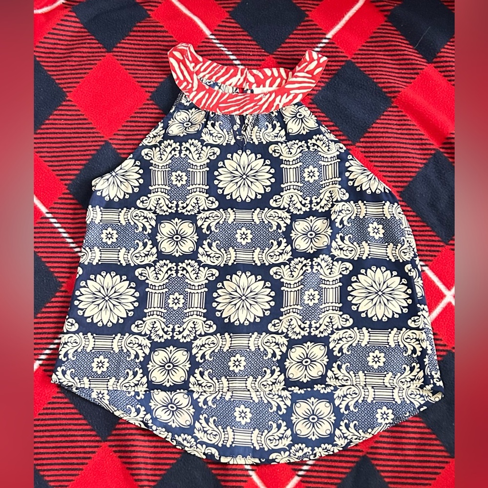Lady’s sleeveless Blouse